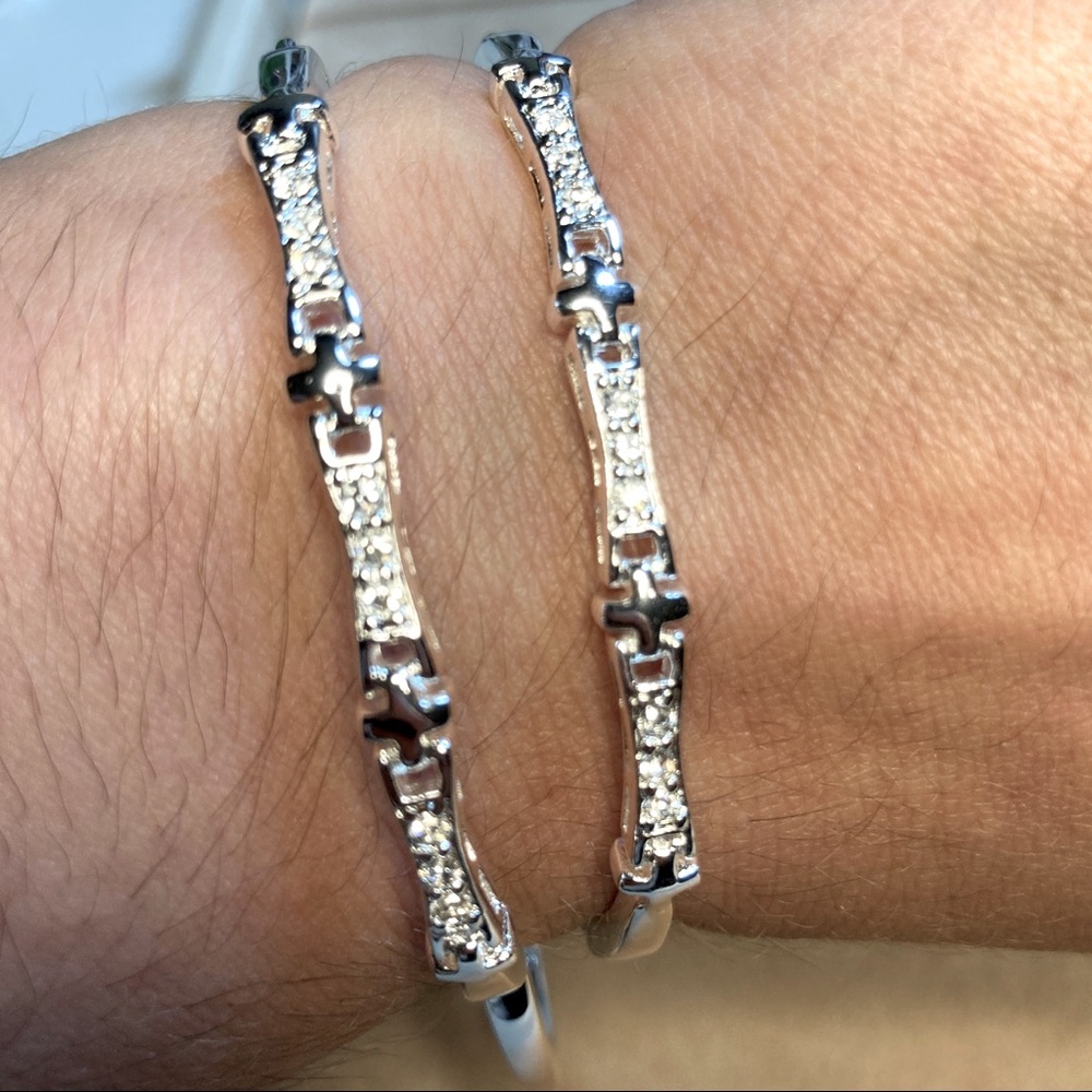 Silver/chrome tone bracelets